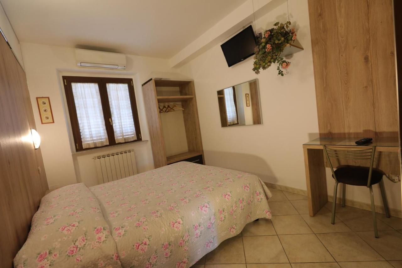 Il Villino Agriturismo B&B Belforte del Chienti Bagian luar foto